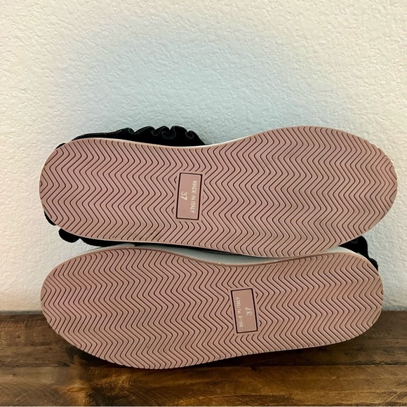 L’Autre Chose Made in Italy Black Ruffled Velvety Lace-Up Sneakers Size 37/US 7 - Picture 10 of 13